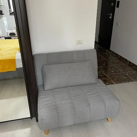 Studio Sau Garsoniera 50 Mp In Mamaia Nord Prima Linie Pe Plaja La Stefan Building